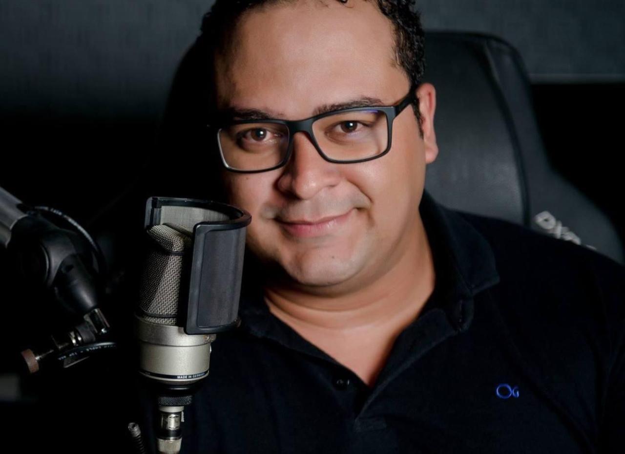 Coordenador artístico da Expresso FM tem voz veiculada no The Noite com Danilo Gentili, do SBT