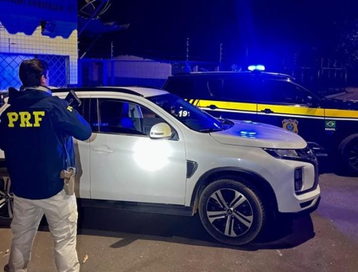 Carro furtado em São Paulo, avaliado em R$160.000,00, é recuperado pela PRF, em Patos de Minas