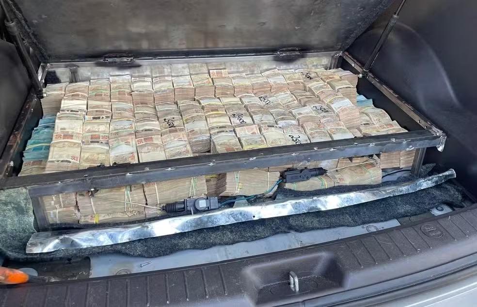 Quase R$ 4 milhões e veículos são apreendidos em nova ação contra esquema de sonegação de impostos no setor de carnes em Uberaba