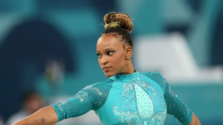 Rebeca Andrade conquista ouro no solo e se torna maior medalhista do Brasil em Olimpíadas
