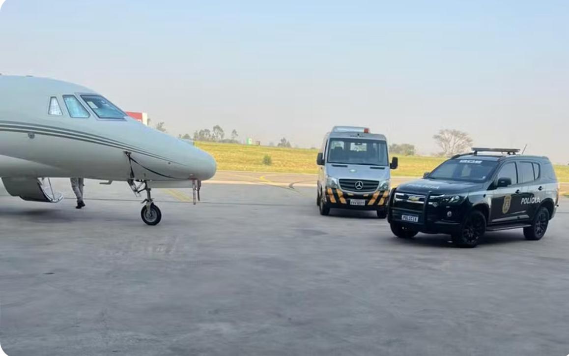 Gusttavo Lima tem avião apreendido em operação contra esquema de jogos ilegais que prendeu Deolane Bezerra; cantor alega ter vendi