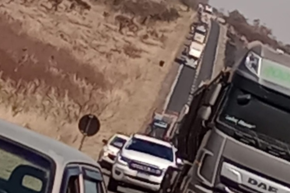 Incêndio e acidente causam interdição na BR-262 entre Araxá e Uberaba