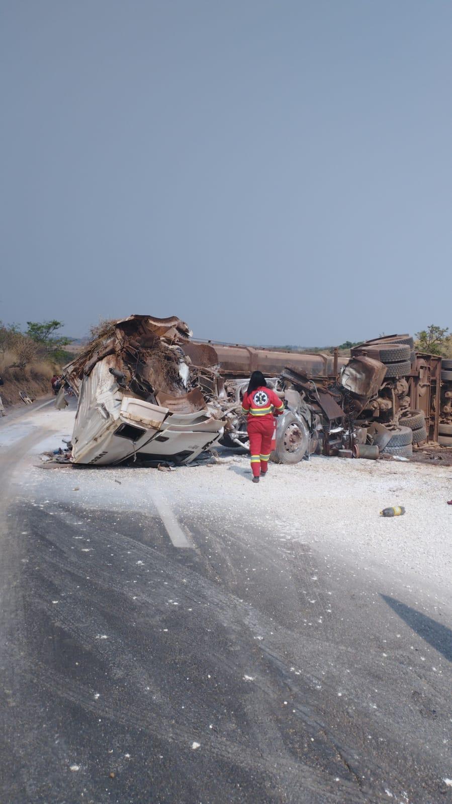 Rodotrem tomba na BR-262 munícipio de Ibiá ,causando interdição da pista