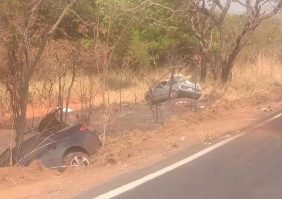 Três mulheres morrem em batida entre dois carros na BR-352, em Abaeté
