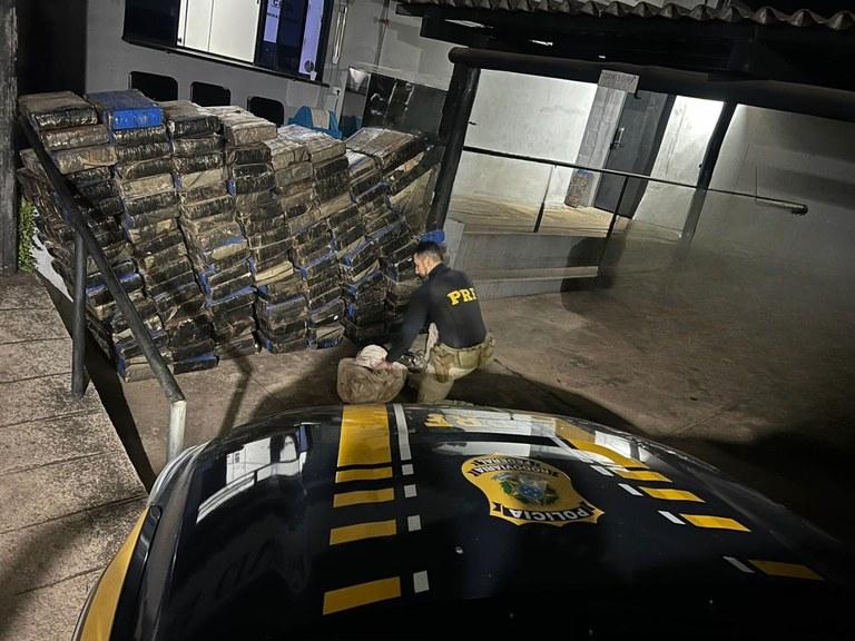 Mais de 1,5 toneladas de maconha em caminhão apreendida pela PRF na BR-262