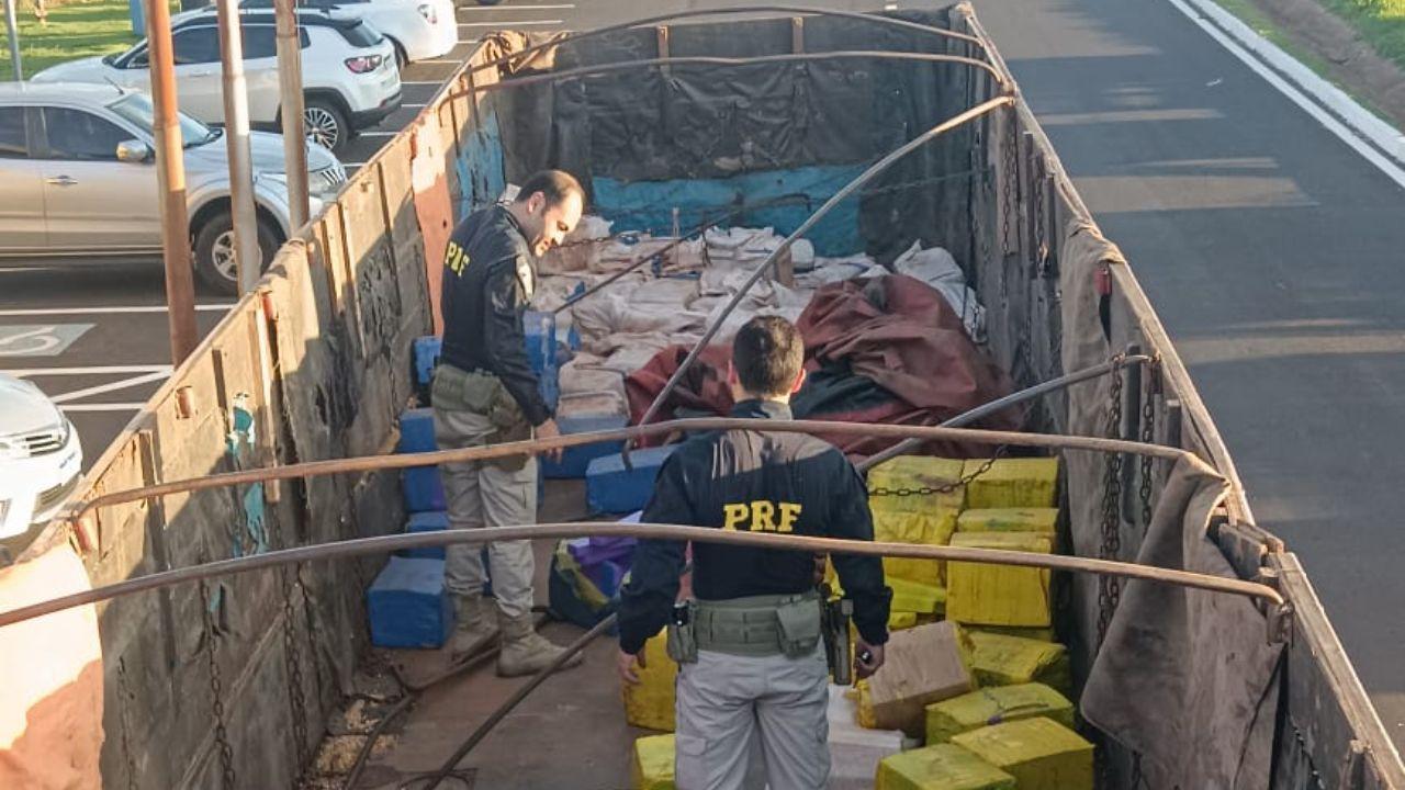 4,5 toneladas de maconha é presa pela PRF,em carreta na BR-050 em Uberaba MG