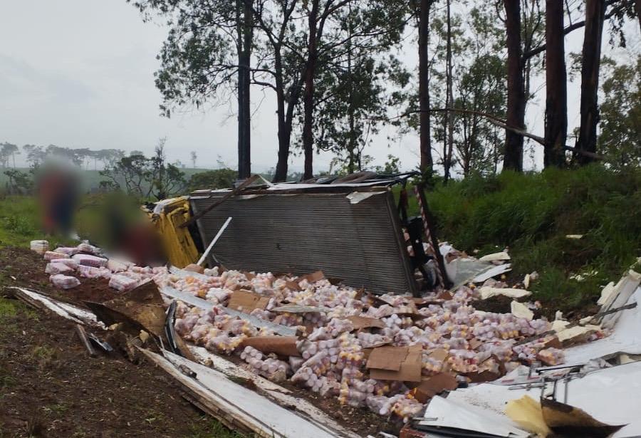 Motorista de 51 anos fica encarcerado às ferragens,após acidente na BR-262 em Campos Altos