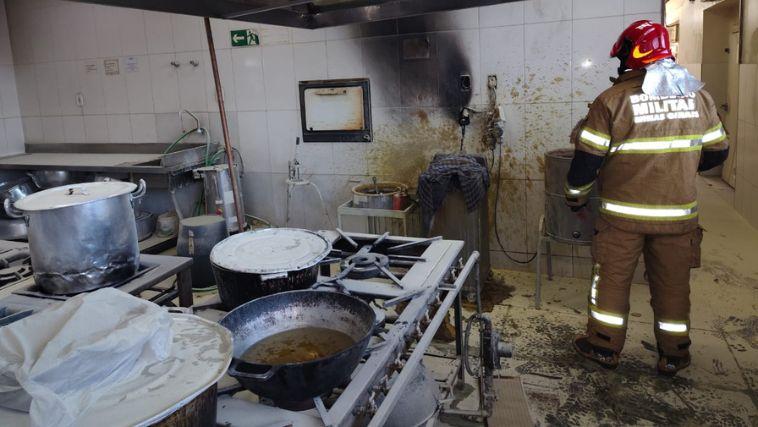 Panela elétrica causa incêndio em comércio de Uberaba e assusta funcionários