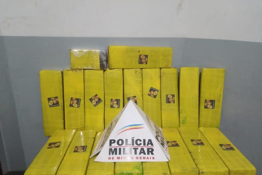Polícia Militar apreende mais de 27 kg de maconha em bagageiro de ônibus em Araxá MG