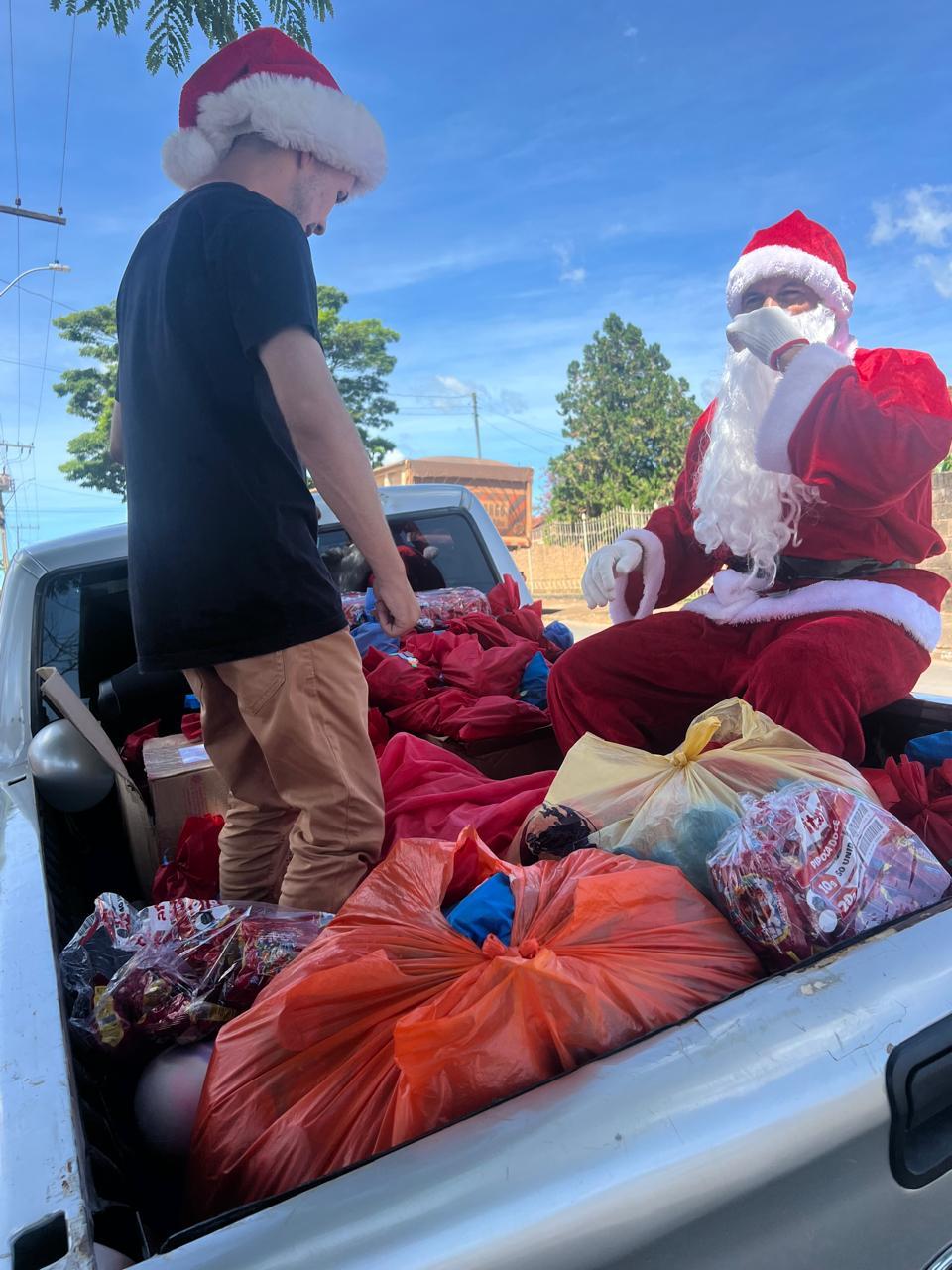 Campanha de Natal busca arrecadar guloseimas para crianças carentes de Campos Altos