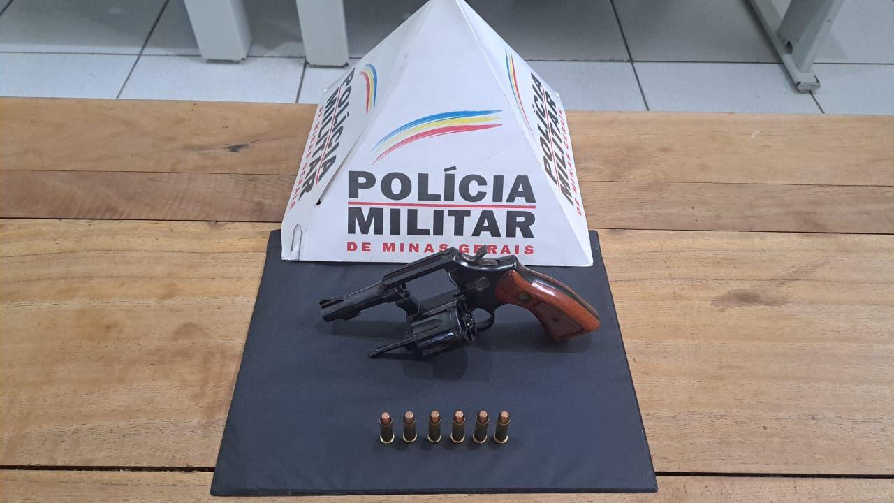 Dois indivíduos são presos durante furto de trator em Medeiros MG