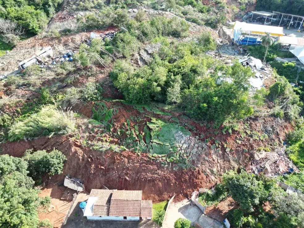 Justiça ordena pagamento 'imediato' de R$ 10 mil a atingidos por pilha de rejeitos em MG