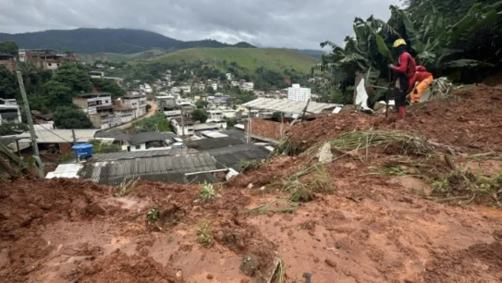 Moradores de cidades atingidas por temporais em MG poderão parcelar contas da Cemig e Copasa