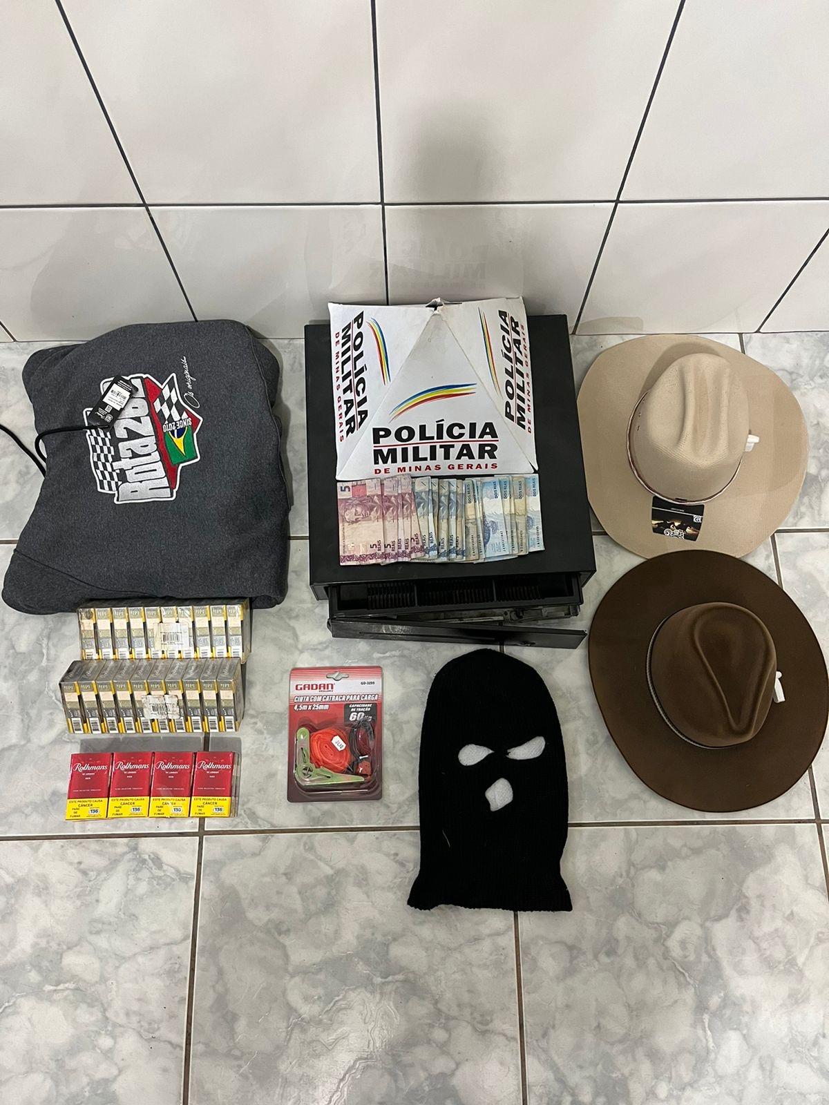 Criminosos assaltam posto em Campos Altos;PM recupera itens roubados