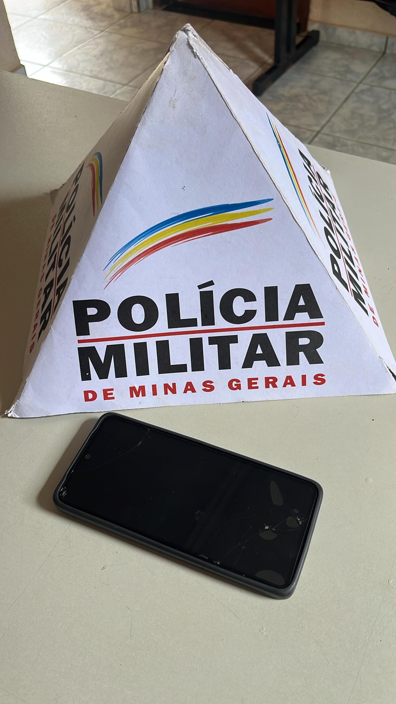 Homem é preso após furtar celular de veículo estacionado, em Campos Altos