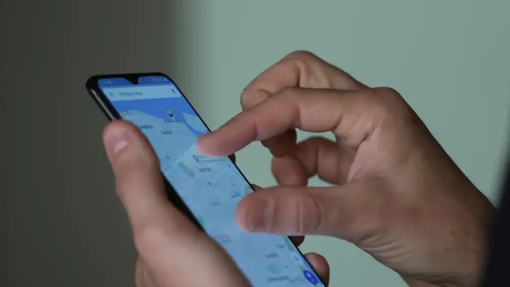 Governo vai notificar pelo WhatsApp quem estiver usando celular roubado