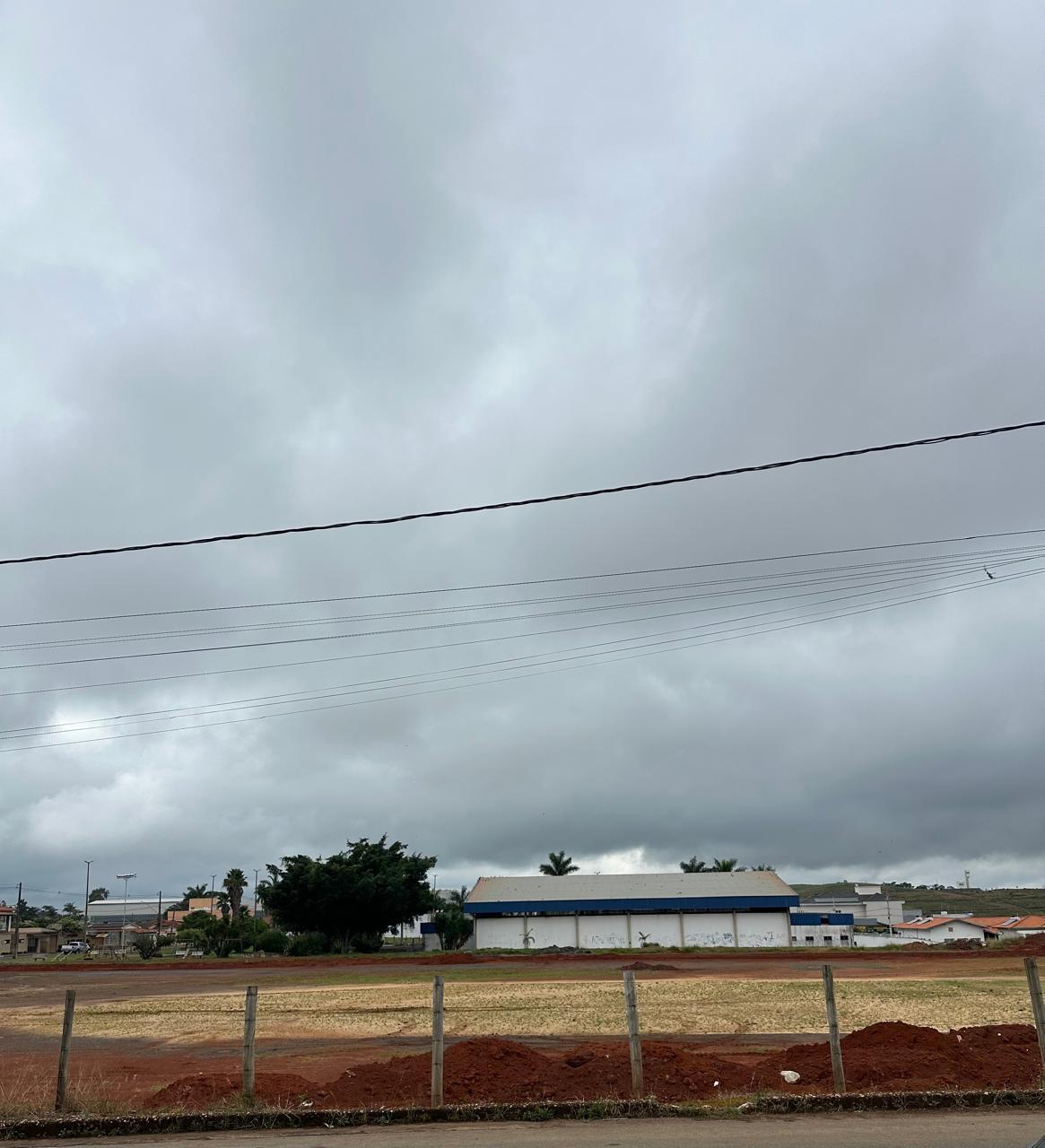 Outono começa com queda na temperatura e previsão de chuva em MG