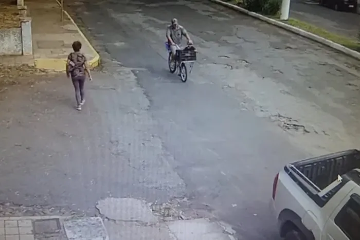 Pai andou de bicicleta por 3h antes de jogar filho de ponte