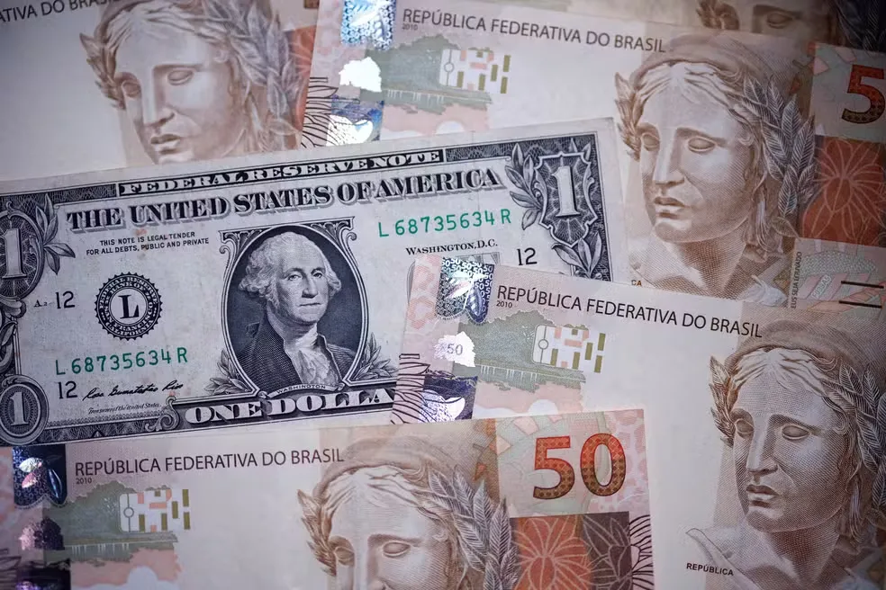 Real está entre as moedas que mais perderam valor em relação ao dólar após o 'tarifaço' de Trump