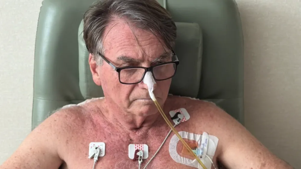 STF manda oficial intimar Bolsonaro após participação em live